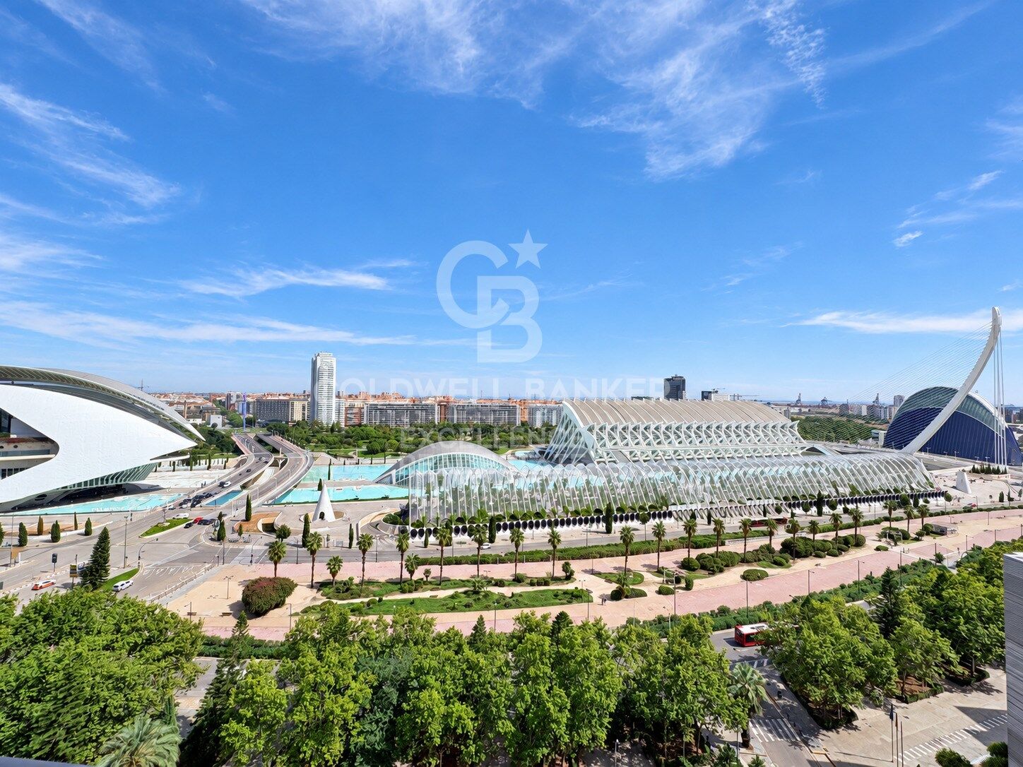 Espectacular piso con vistas a la Ciudad de las Artes y al mar
