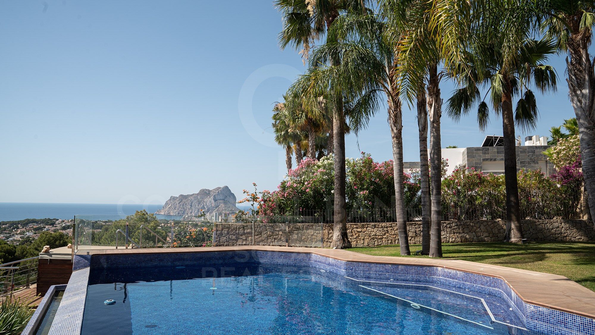 Villa Butterfly | Elegante Villa mit Meerblick, Pool und großen Räumen