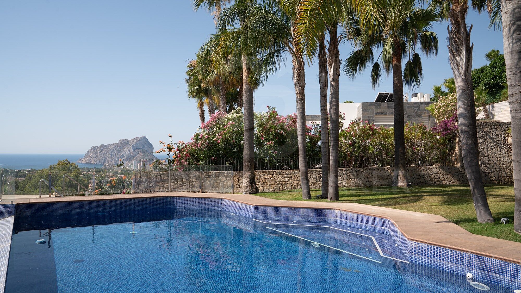 Villa Butterfly | Elegante Villa mit Meerblick, Pool und großen Räumen