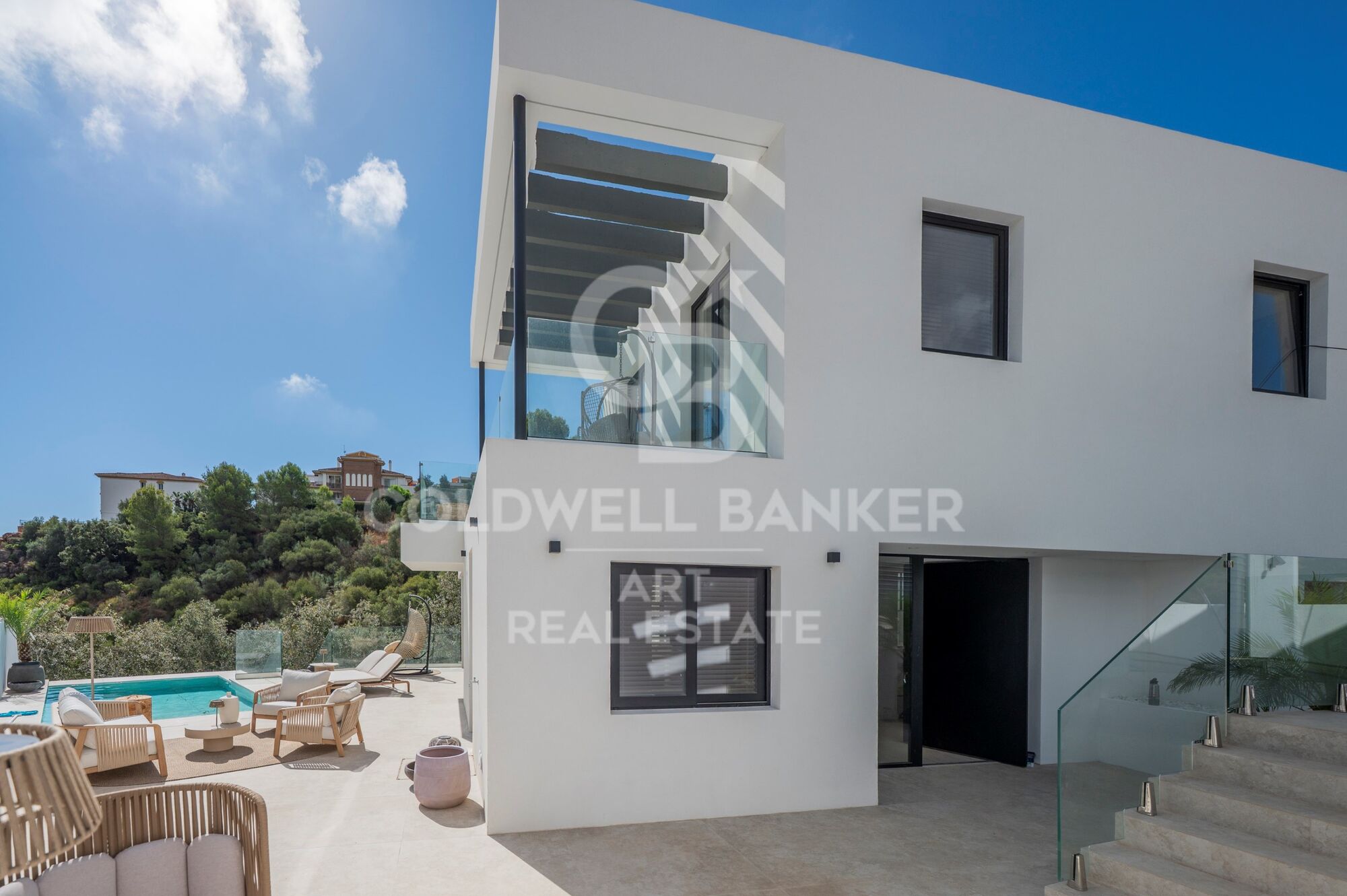 Exclusiva villa de nueva construcción con vistas panorámicas al Mediterráneo