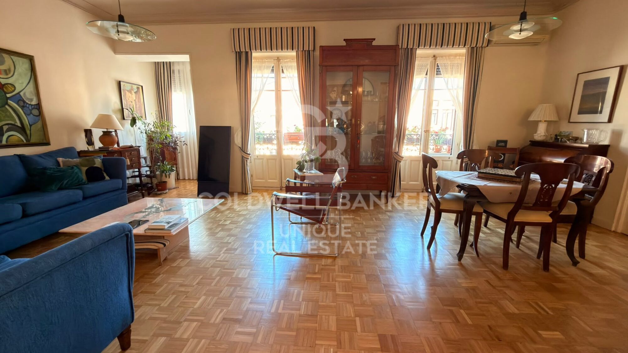 Spectacular, light-filled residence in the heart of Madrid's prestigious Salamanca district.