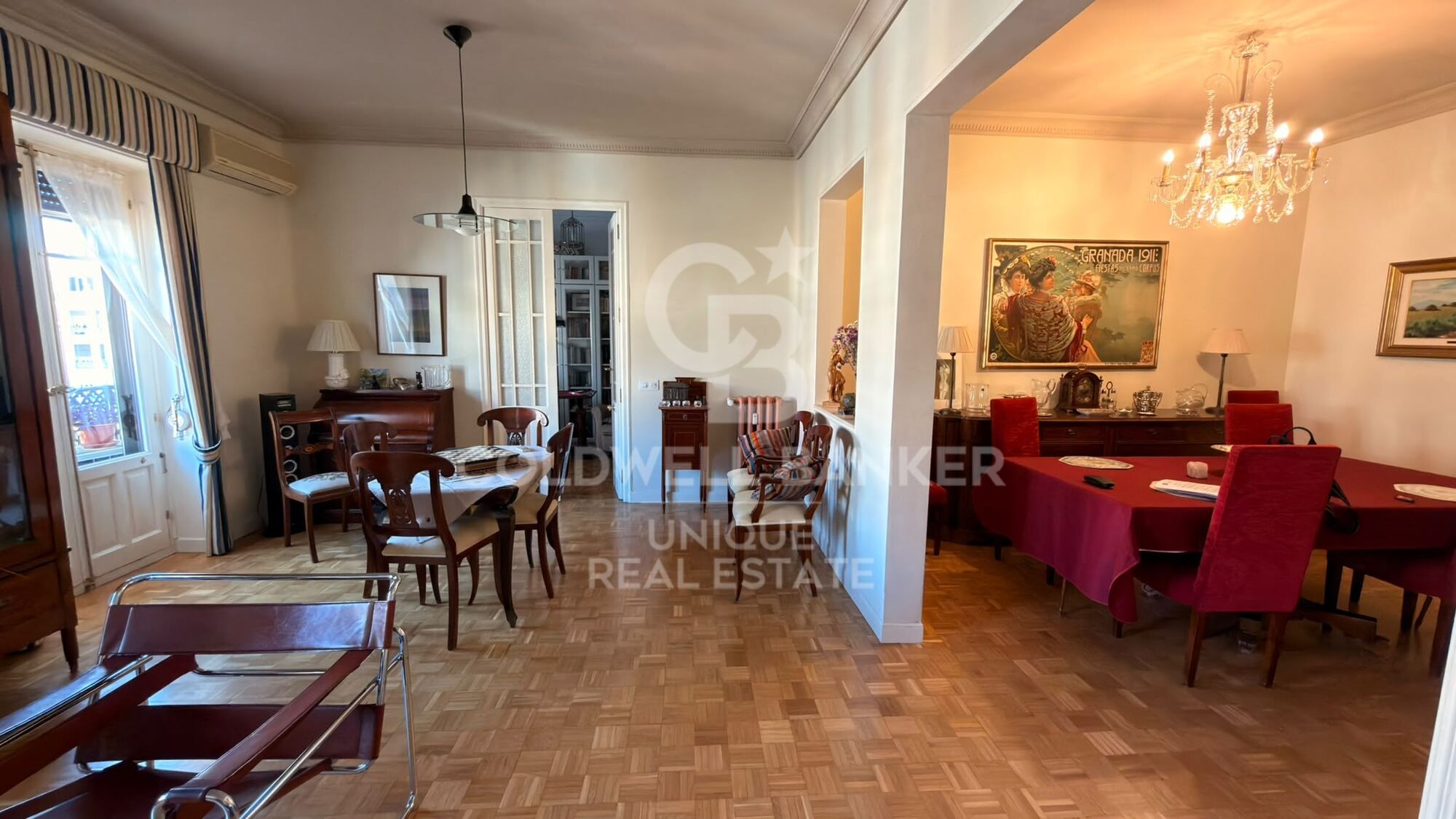 Spectacular, light-filled residence in the heart of Madrid's prestigious Salamanca district.
