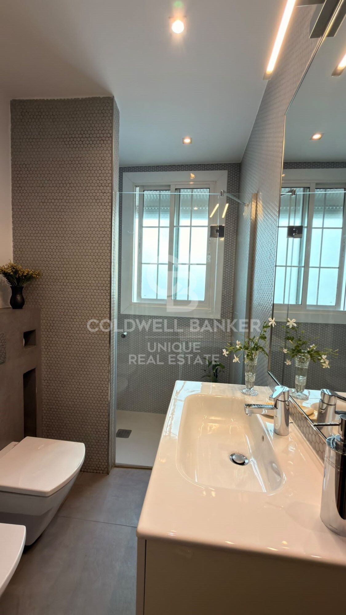 Spectacular, light-filled residence in the heart of Madrid's prestigious Salamanca district.