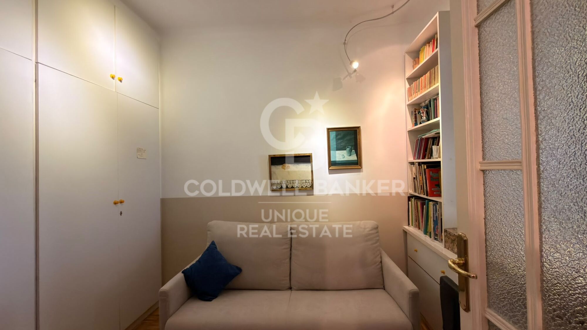 Spectacular, light-filled residence in the heart of Madrid's prestigious Salamanca district.