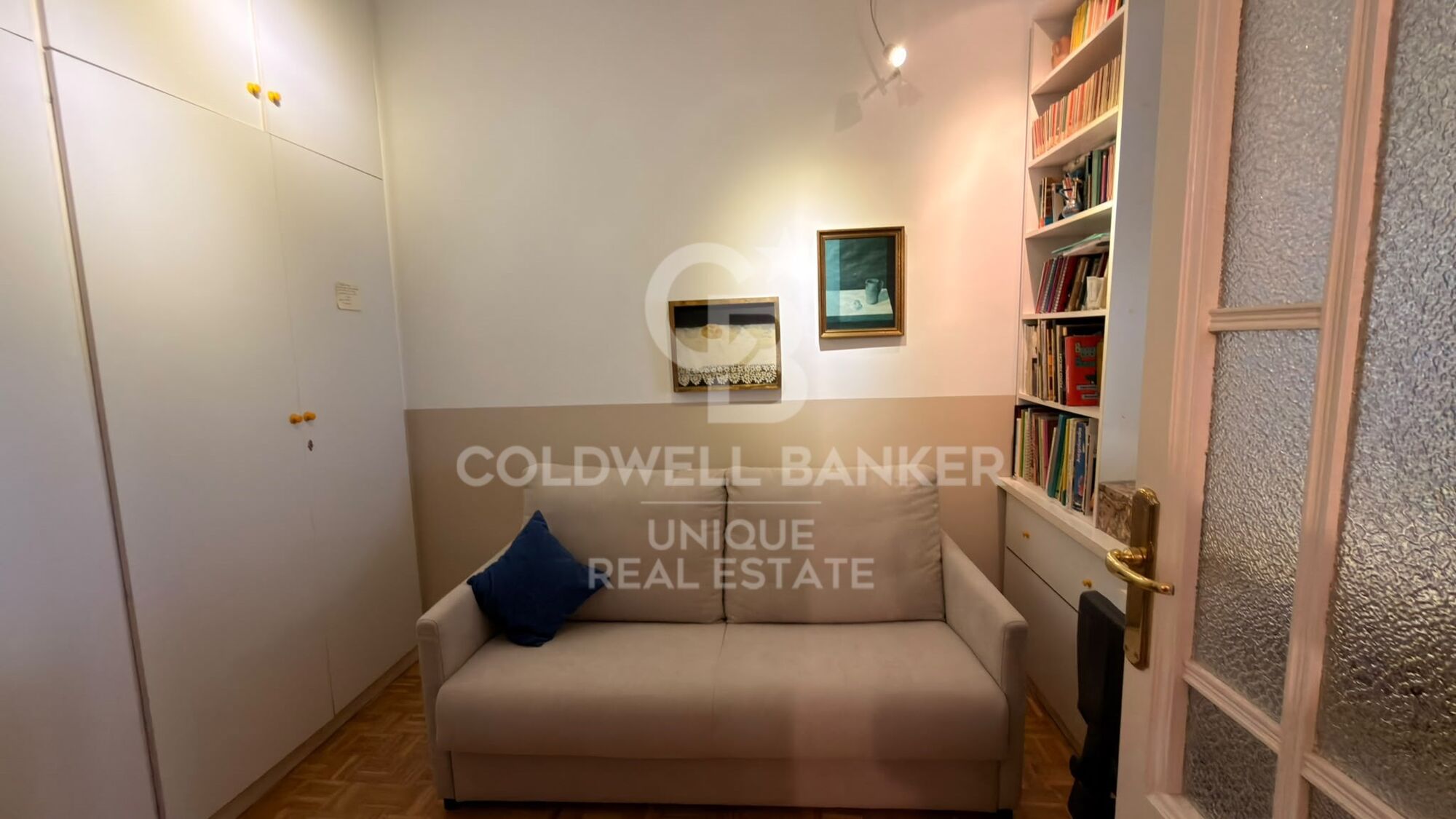 Spectacular, light-filled residence in the heart of Madrid's prestigious Salamanca district.