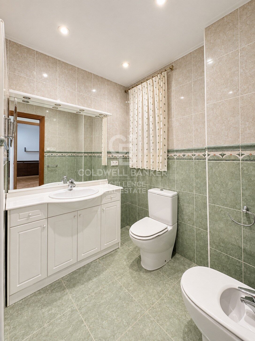 Distinguished Gem in Arrancapins: 140 m² Apartment in a Prime Location