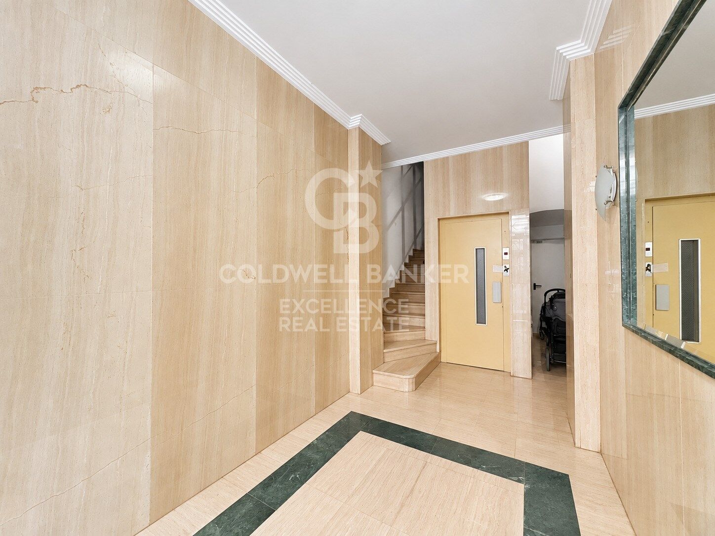 Distinguished Gem in Arrancapins: 140 m² Apartment in a Prime Location