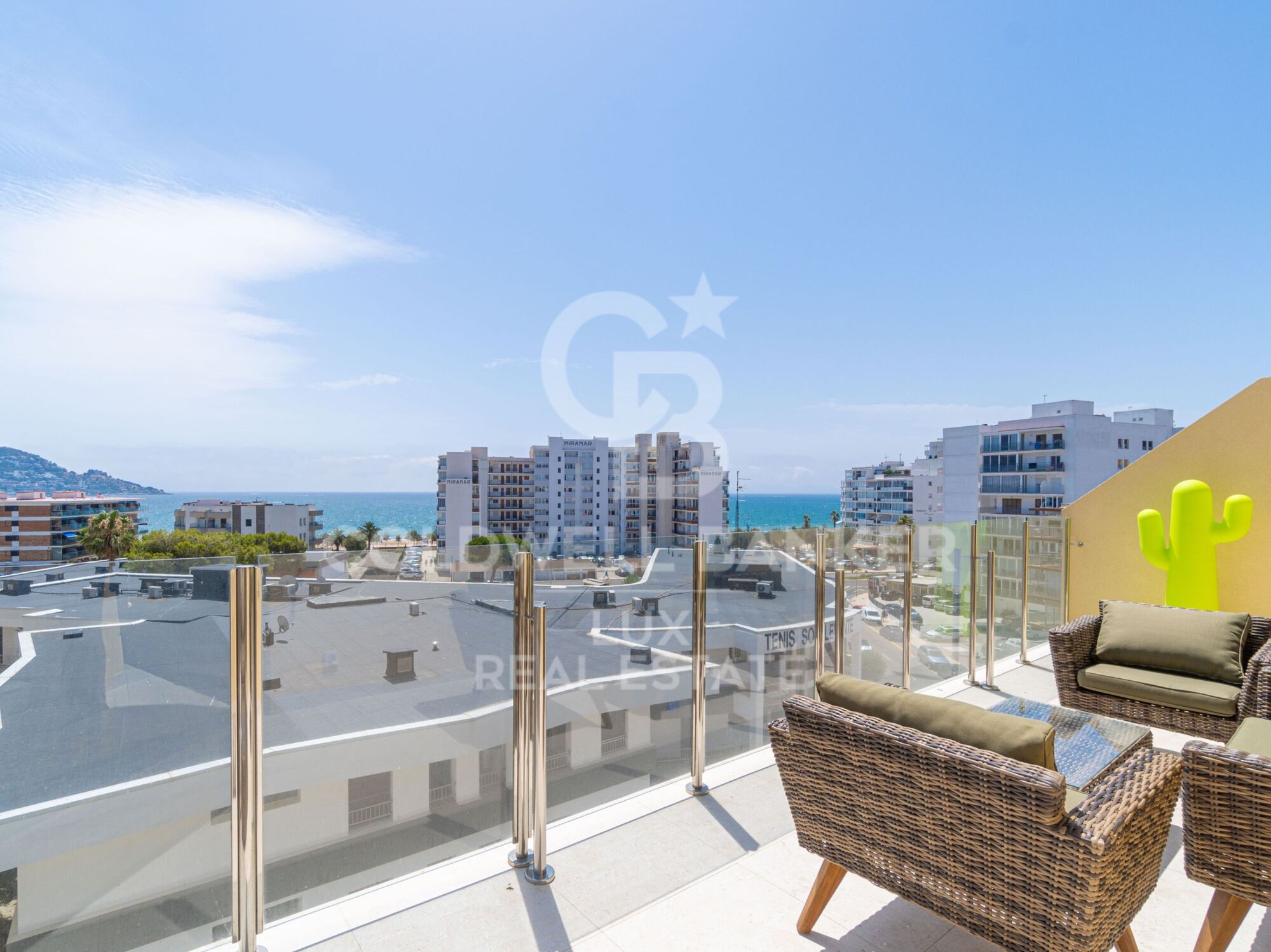 New build flat on top floor 200 m from the beach in Santa Margarida