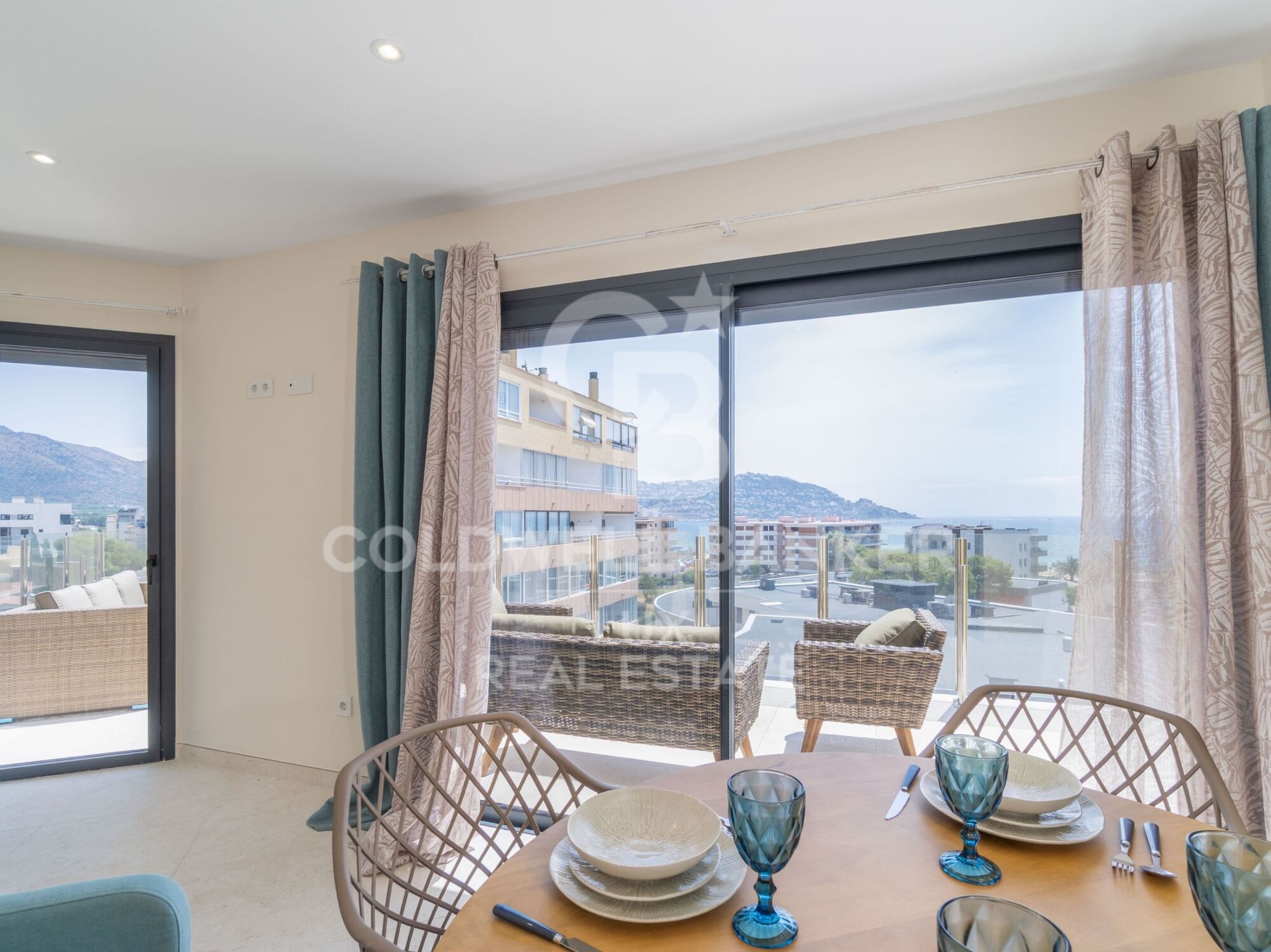New build flat on top floor 200 m from the beach in Santa Margarida