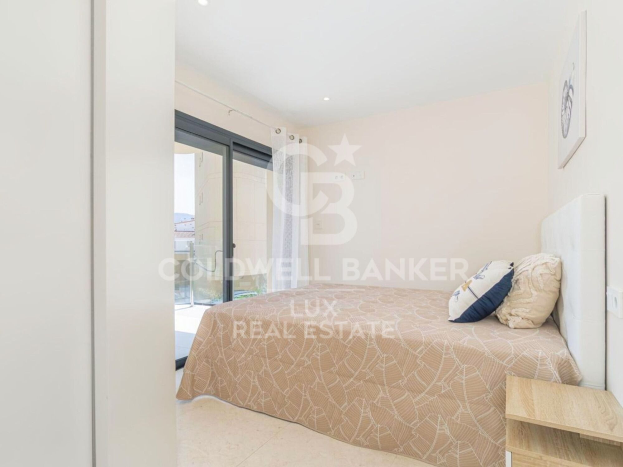 New build flat on top floor 200 m from the beach in Santa Margarida