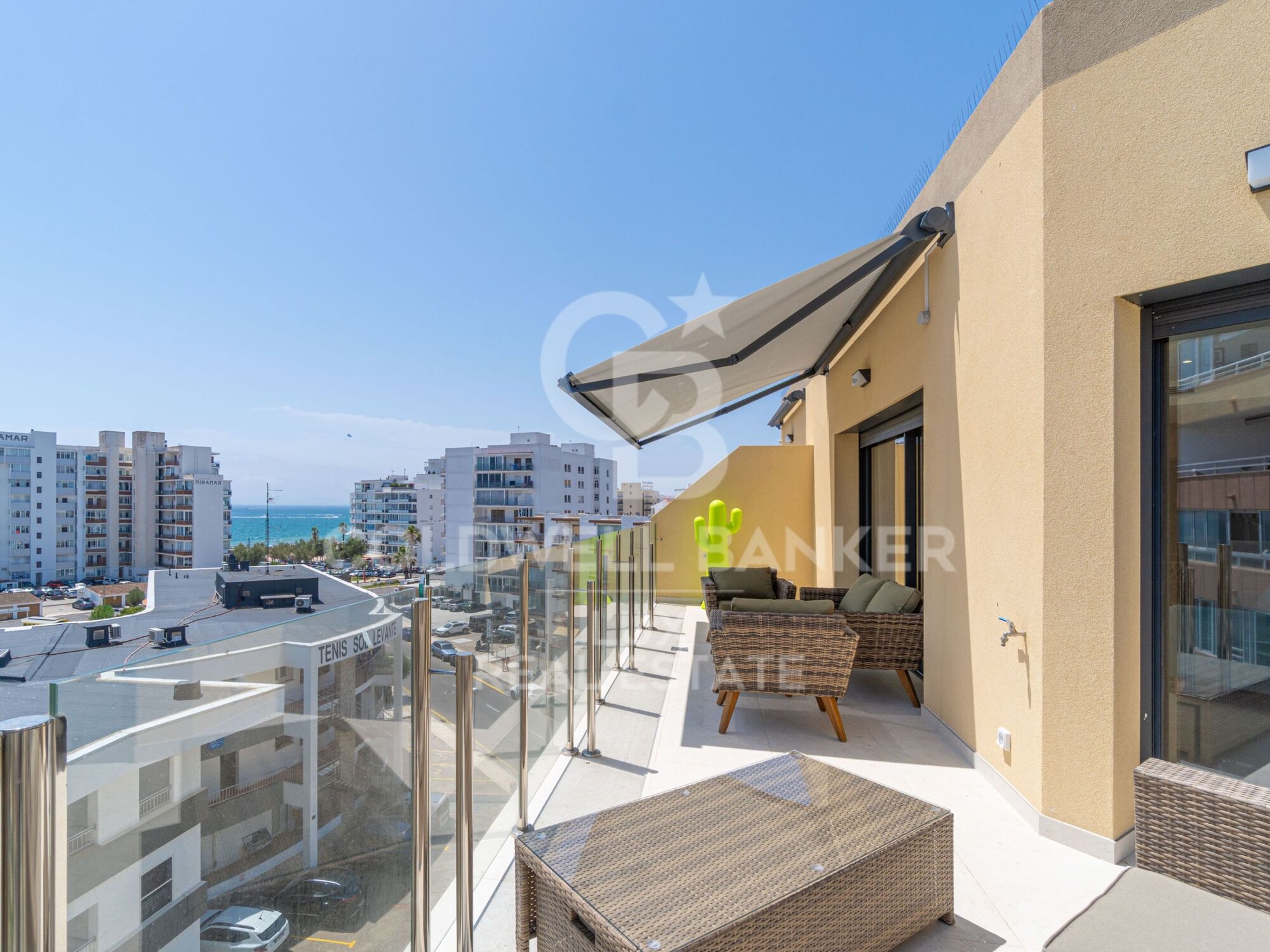New build flat on top floor 200 m from the beach in Santa Margarida