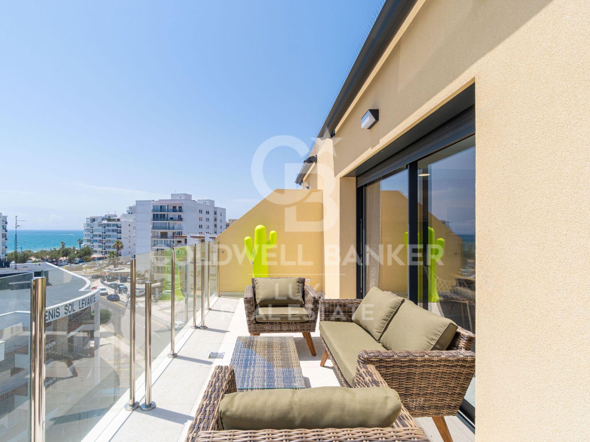 New build flat on top floor 200 m from the beach in Santa Margarida