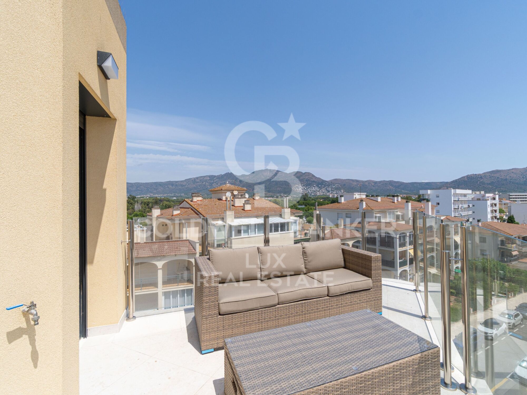 New build flat on top floor 200 m from the beach in Santa Margarida