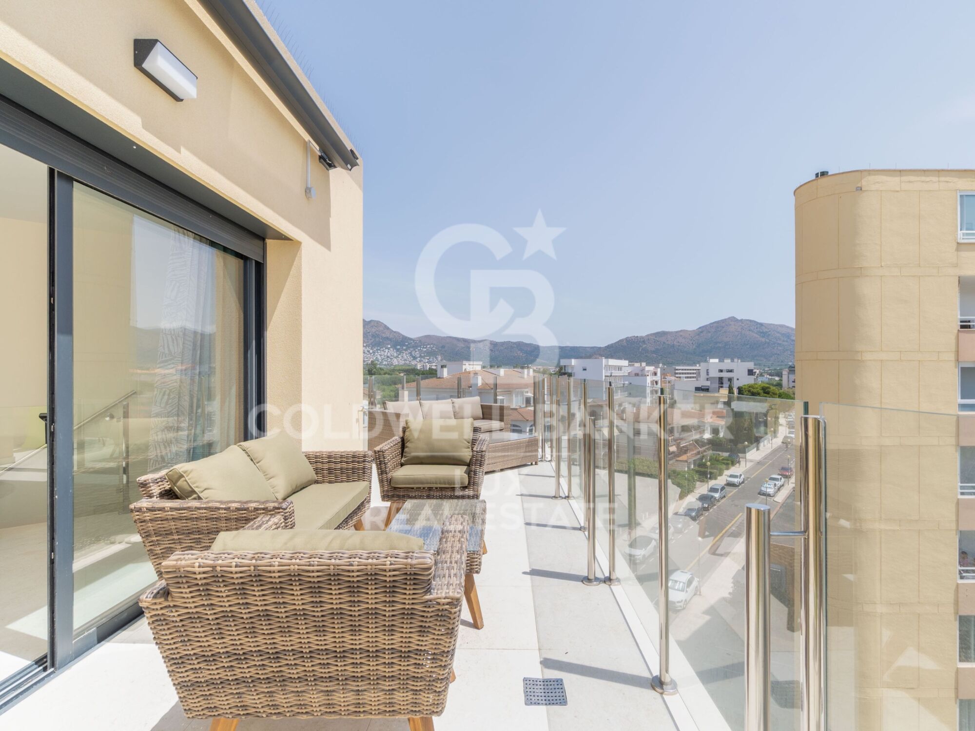 New build flat on top floor 200 m from the beach in Santa Margarida