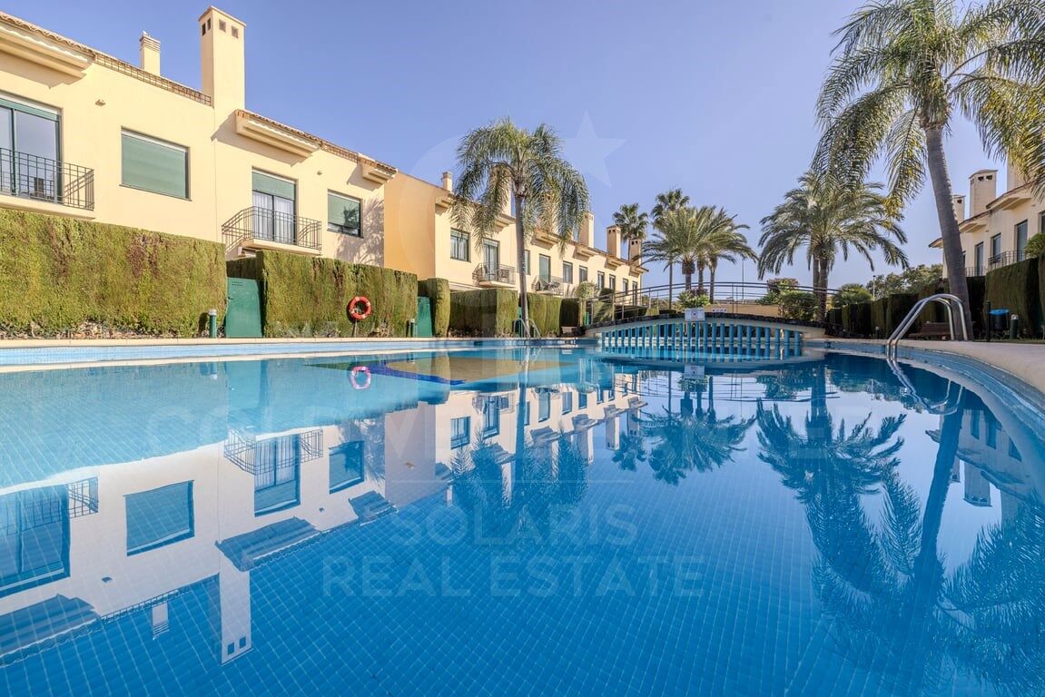 Elegante dúplex de 4 dormitorios con jardín privado junto al Arenal de Jávea