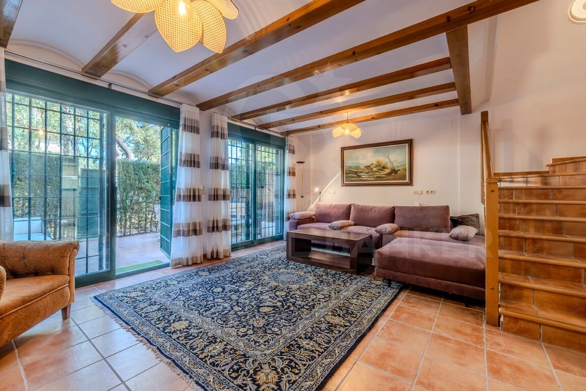 Elegante dúplex de 4 dormitorios con jardín privado junto al Arenal de Jávea