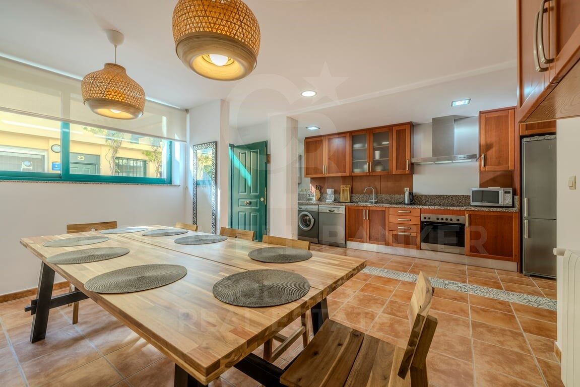 Elegante dúplex de 4 dormitorios con jardín privado junto al Arenal de Jávea
