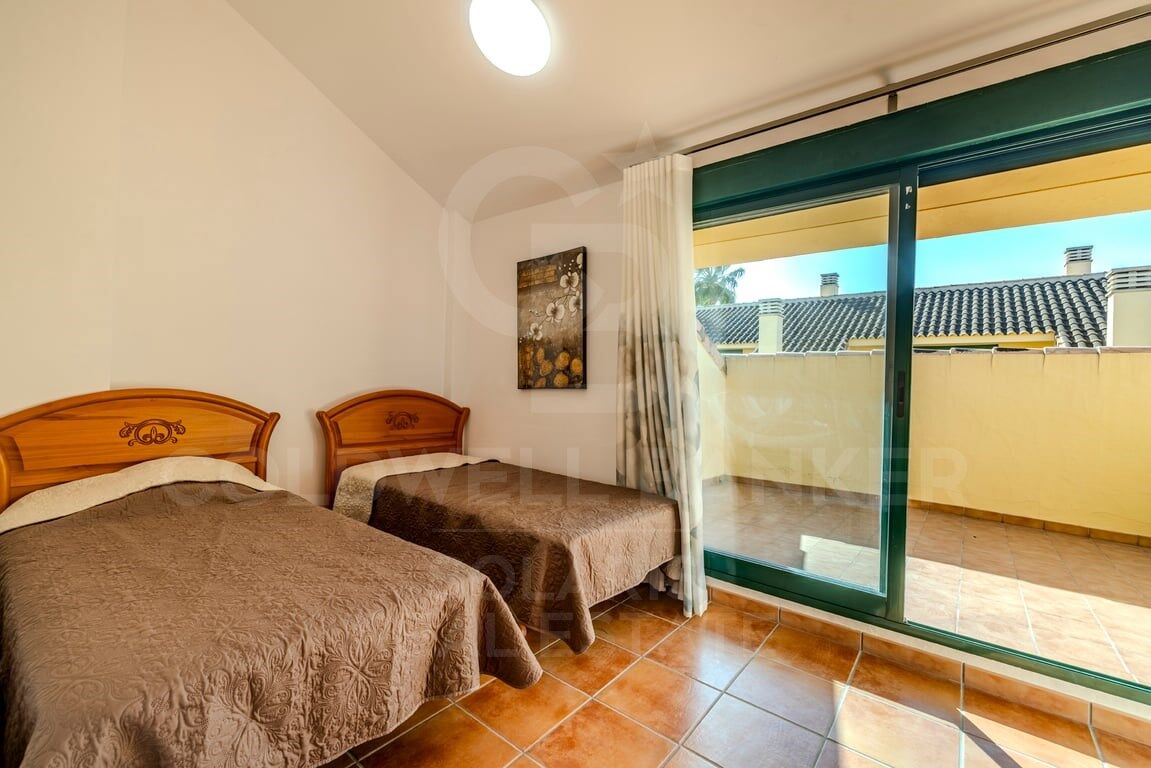 Elegante dúplex de 4 dormitorios con jardín privado junto al Arenal de Jávea
