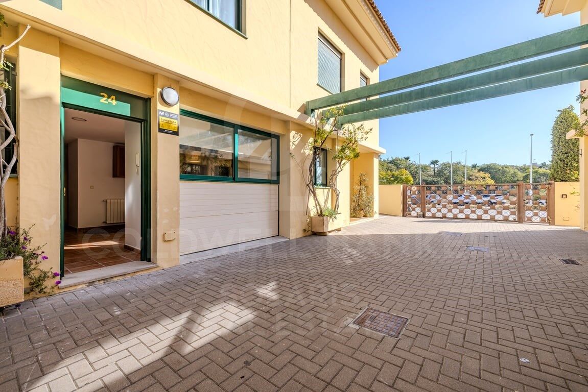Elegante dúplex de 4 dormitorios con jardín privado junto al Arenal de Jávea