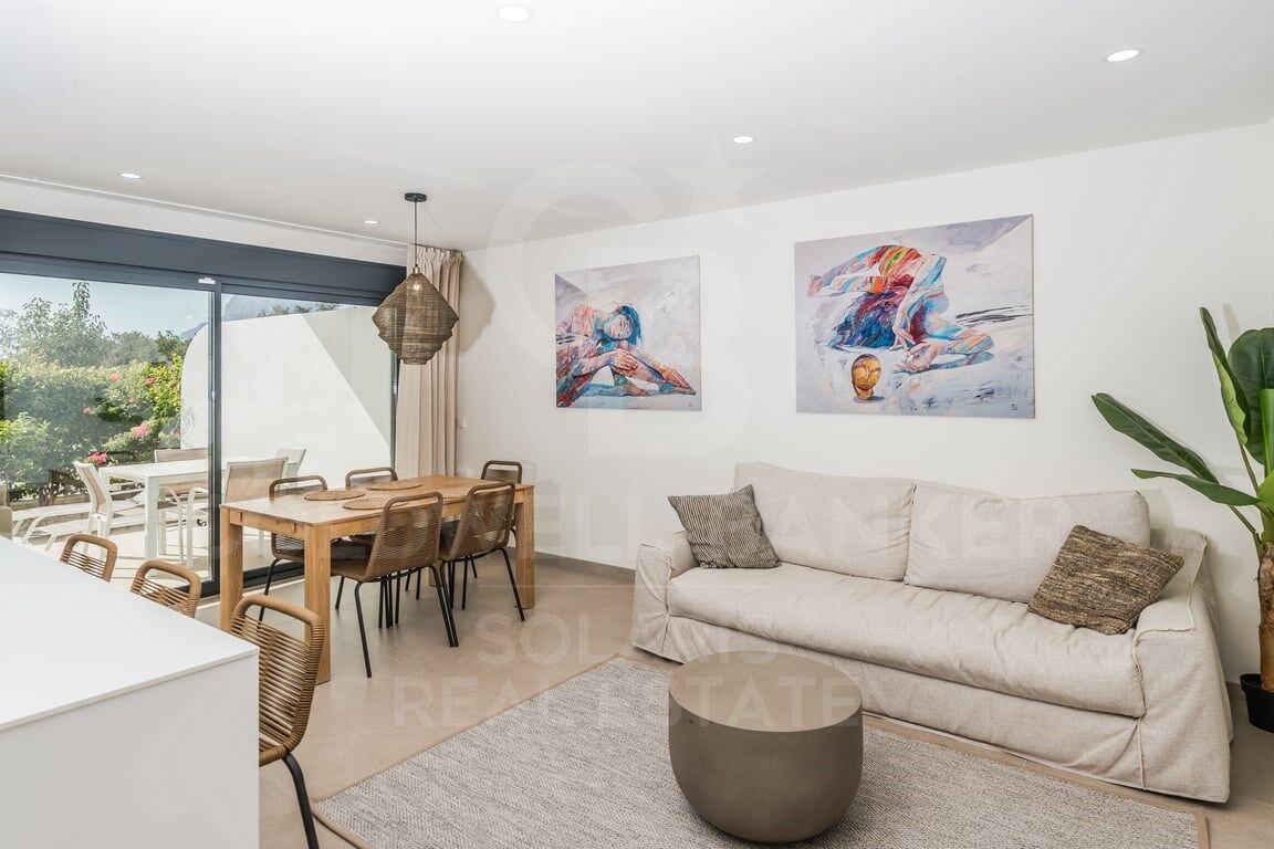 Modern flat next to the Arenal with views of the Montgó and terraces