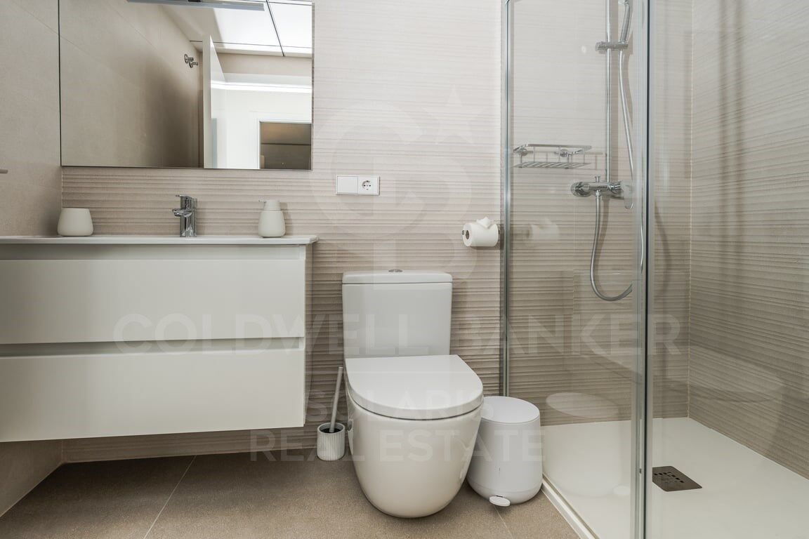 Modern flat next to the Arenal with views of the Montgó and terraces