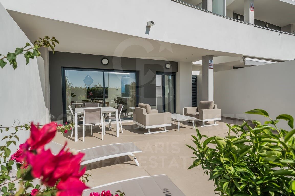 Modern flat next to the Arenal with views of the Montgó and terraces