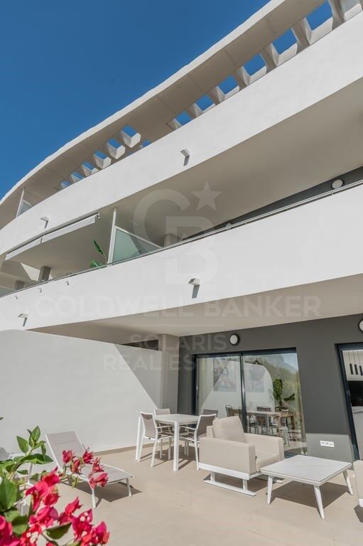 Modern flat next to the Arenal with views of the Montgó and terraces