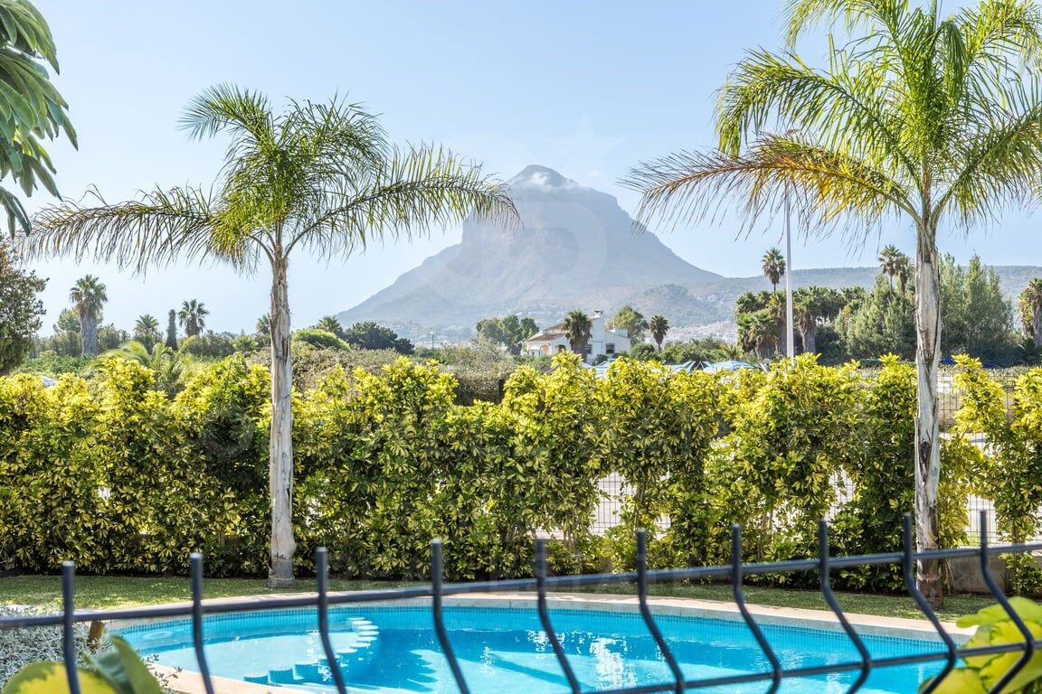Moderne Wohnung neben dem Arenal mit Blick auf den Montgó und Terrassen