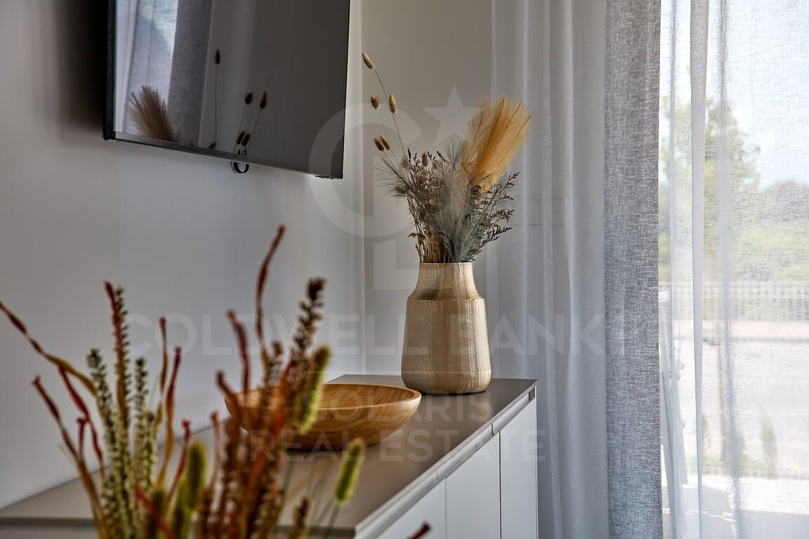 Exklusive Wohnung im Erdgeschoss mit privatem Garten und Blick auf den Montgó