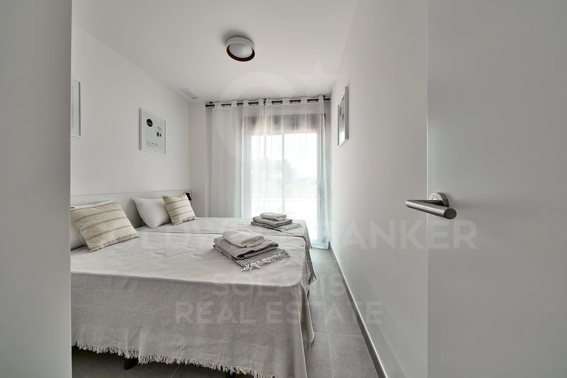 Exklusive Wohnung im Erdgeschoss mit privatem Garten und Blick auf den Montgó