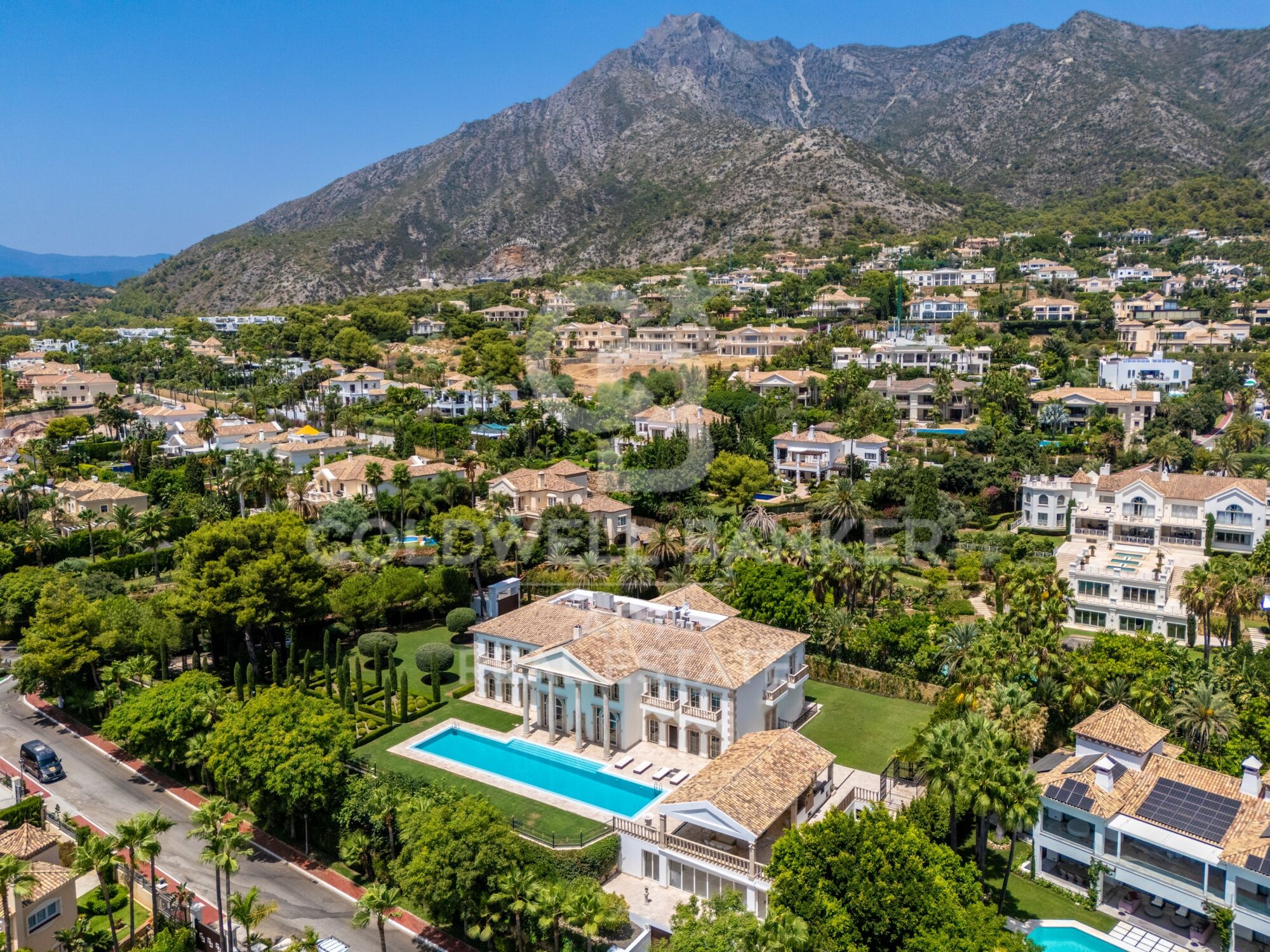 Résidence Unique avec Vue sur la Mer Méditerranée à Sierra Blanca, Marbella