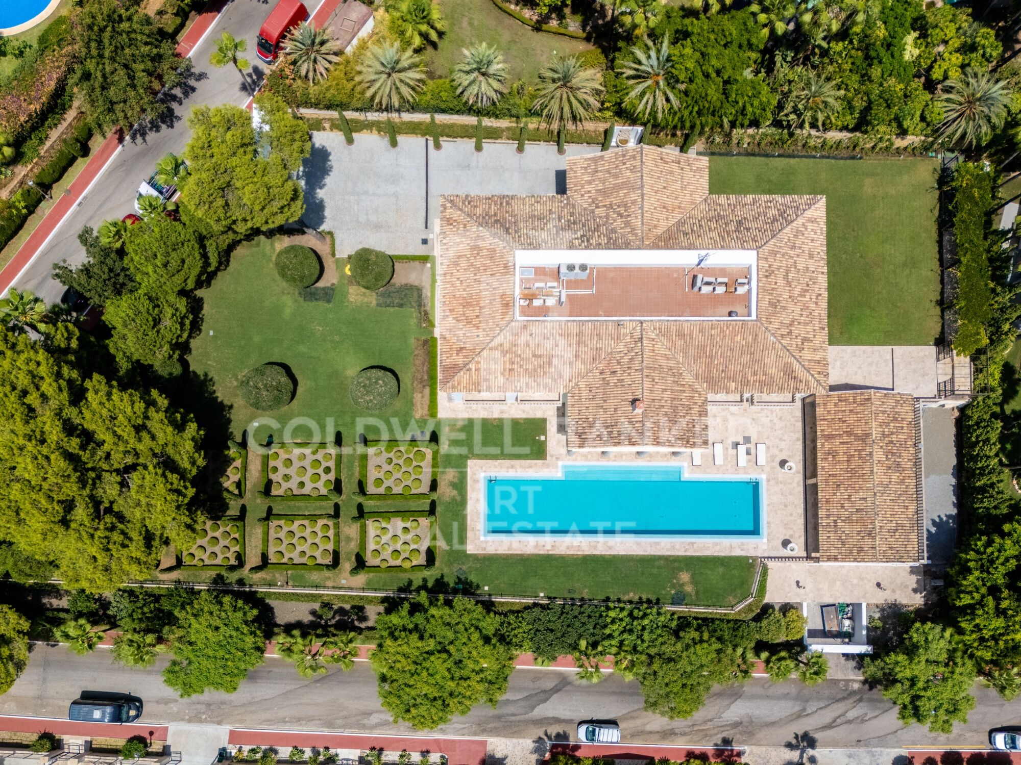 Résidence Unique avec Vue sur la Mer Méditerranée à Sierra Blanca, Marbella
