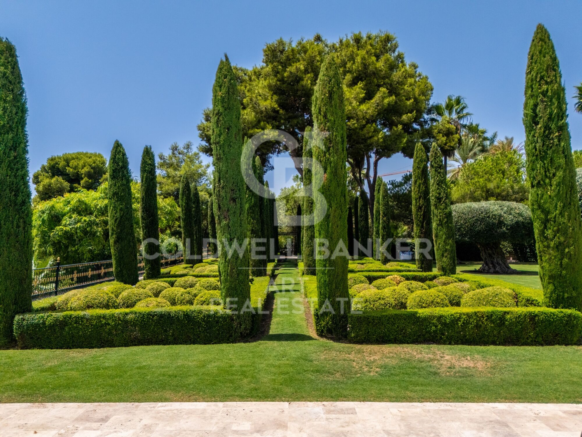 Résidence Unique avec Vue sur la Mer Méditerranée à Sierra Blanca, Marbella