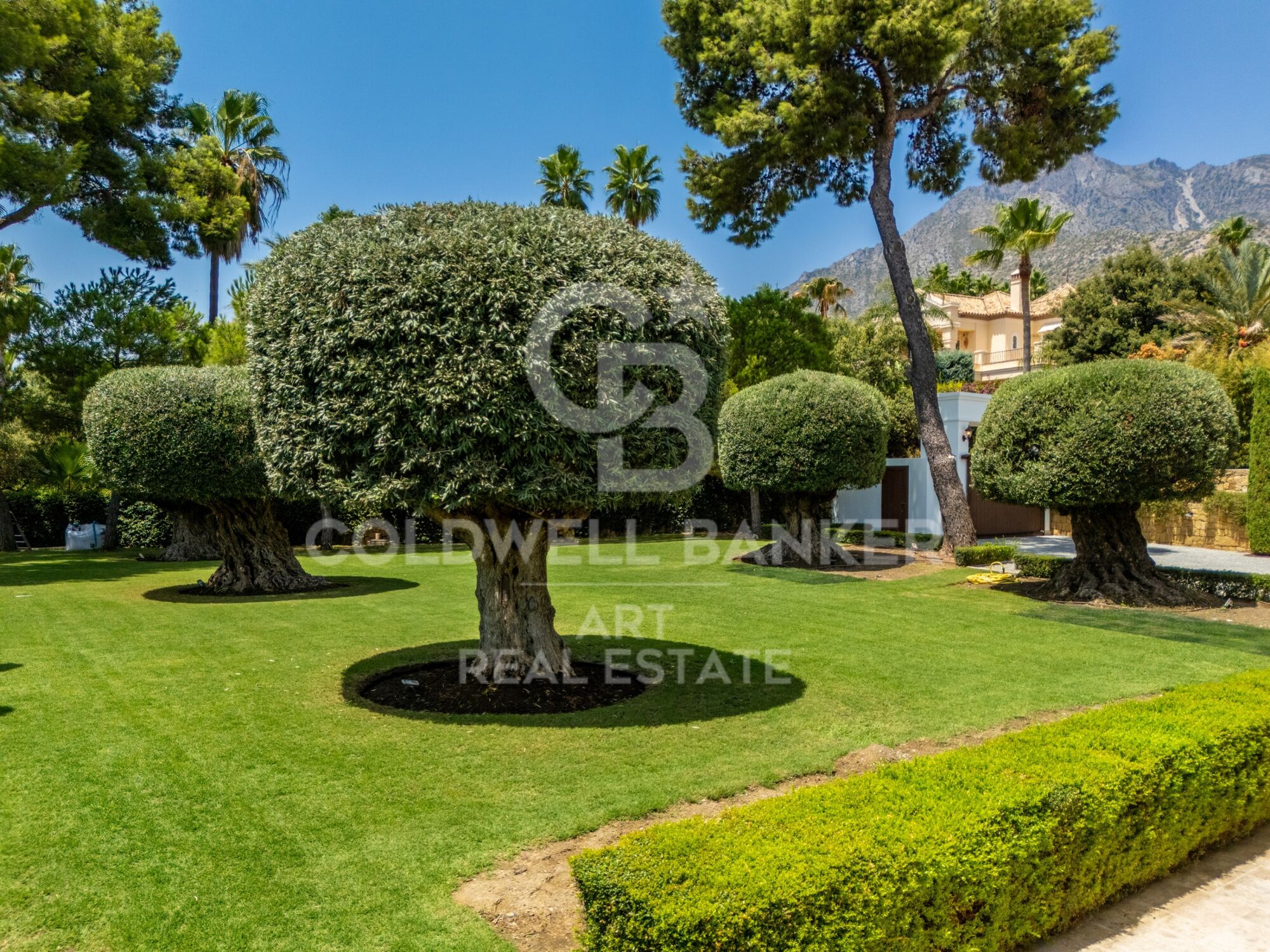 Résidence Unique avec Vue sur la Mer Méditerranée à Sierra Blanca, Marbella