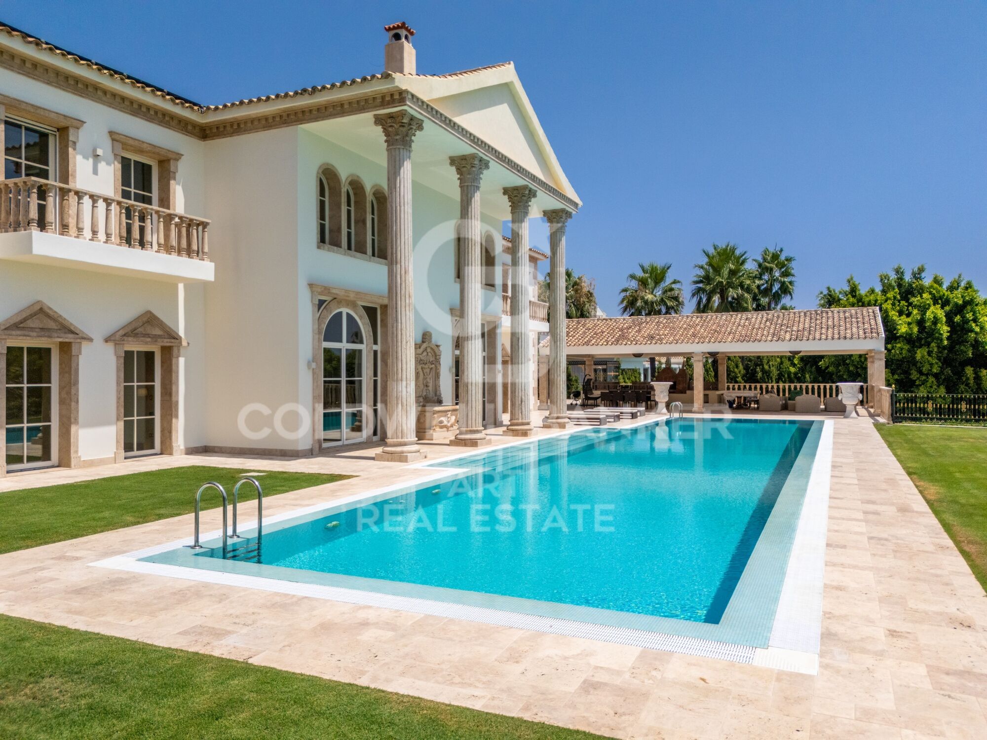 Résidence Unique avec Vue sur la Mer Méditerranée à Sierra Blanca, Marbella