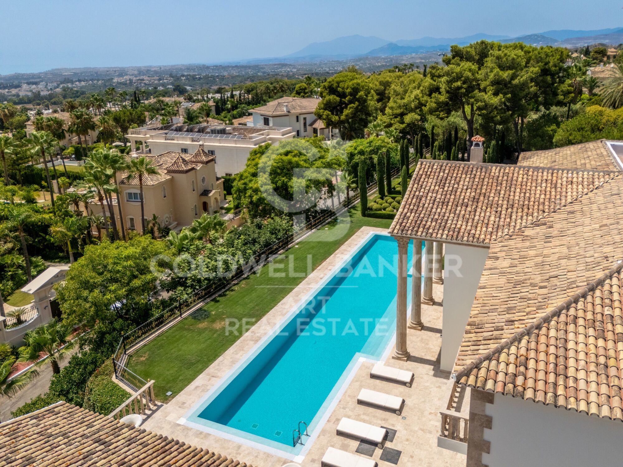 Résidence Unique avec Vue sur la Mer Méditerranée à Sierra Blanca, Marbella
