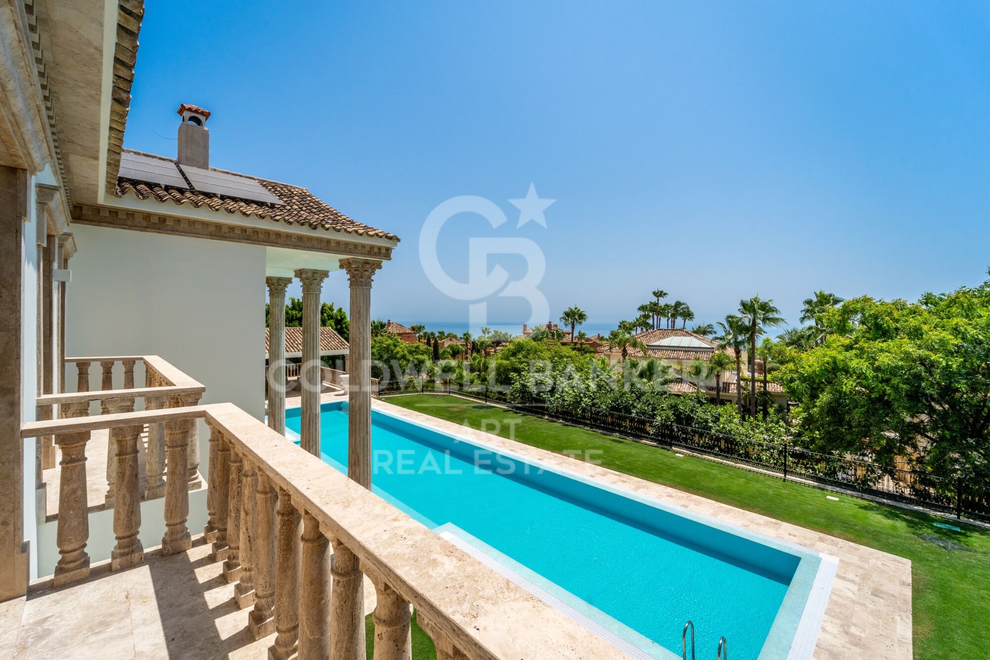 Résidence Unique avec Vue sur la Mer Méditerranée à Sierra Blanca, Marbella
