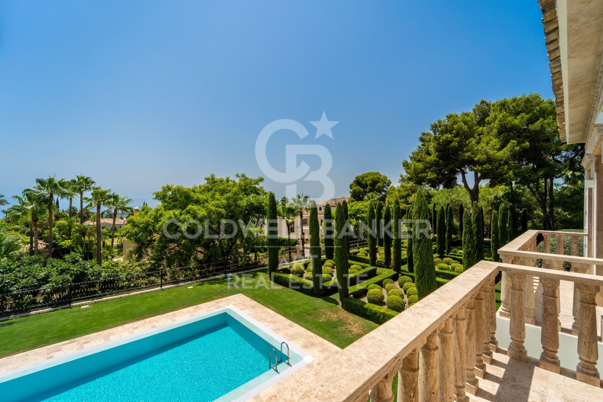 Résidence Unique avec Vue sur la Mer Méditerranée à Sierra Blanca, Marbella