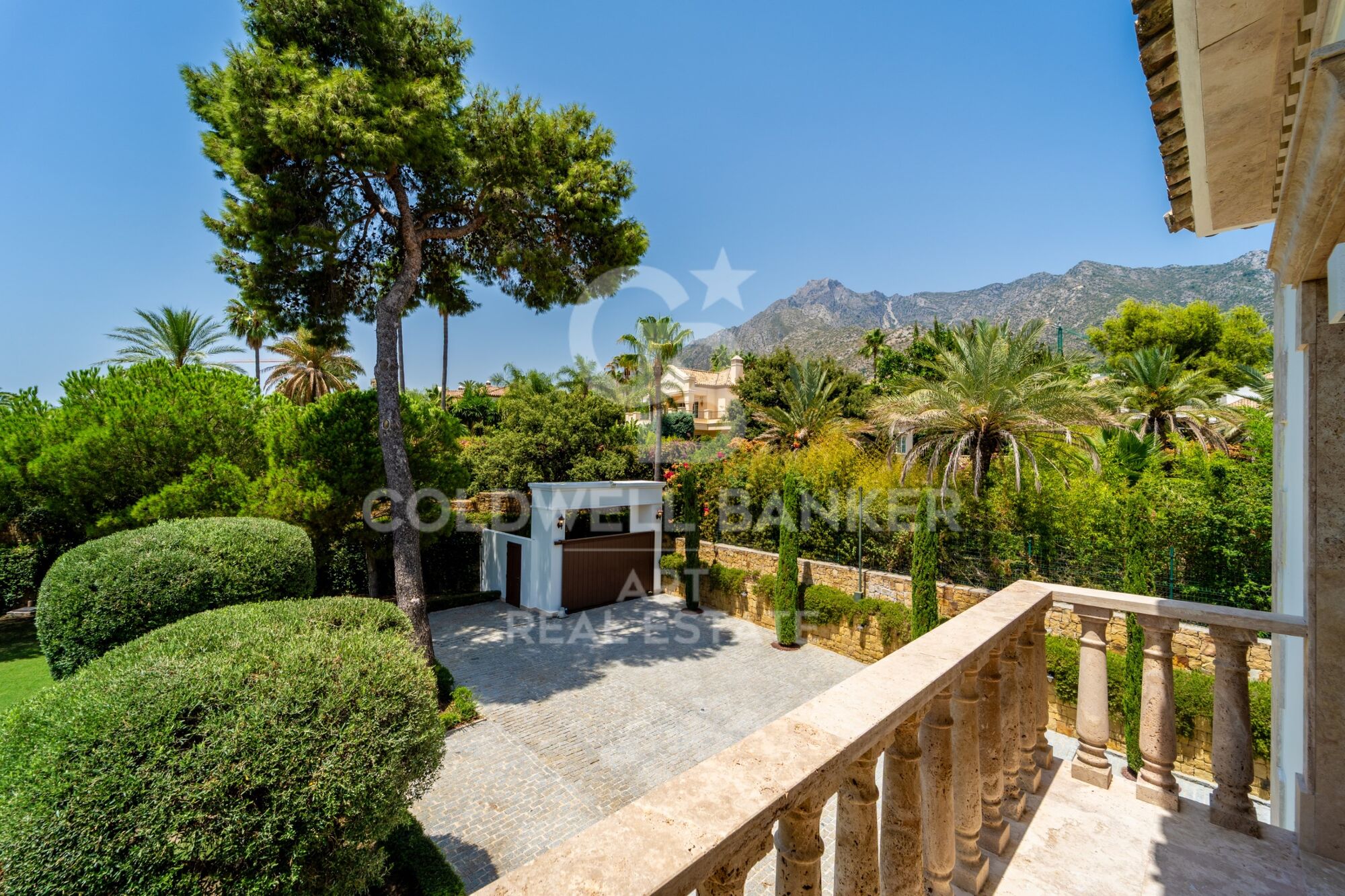 Résidence Unique avec Vue sur la Mer Méditerranée à Sierra Blanca, Marbella