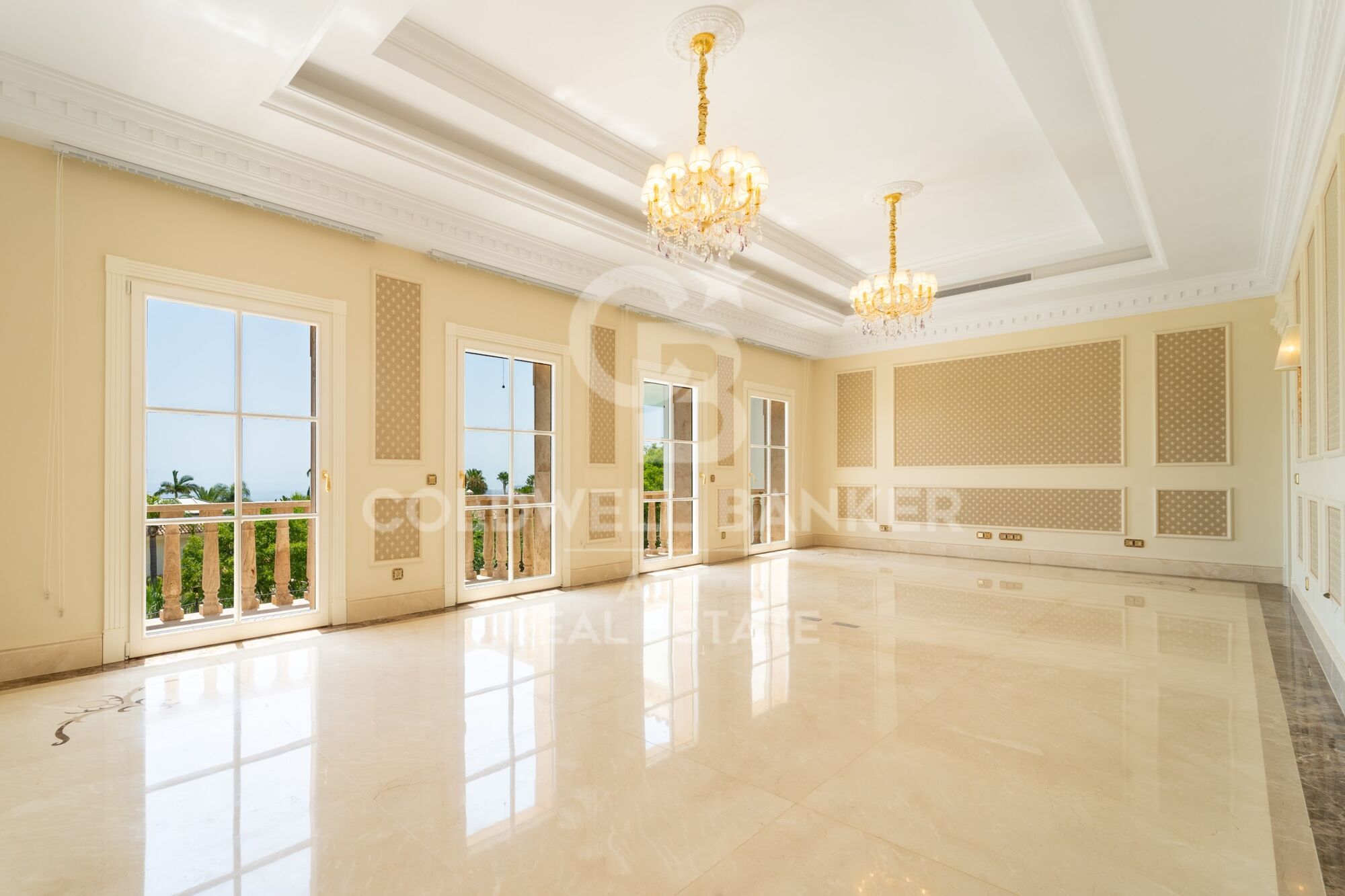 Résidence Unique avec Vue sur la Mer Méditerranée à Sierra Blanca, Marbella