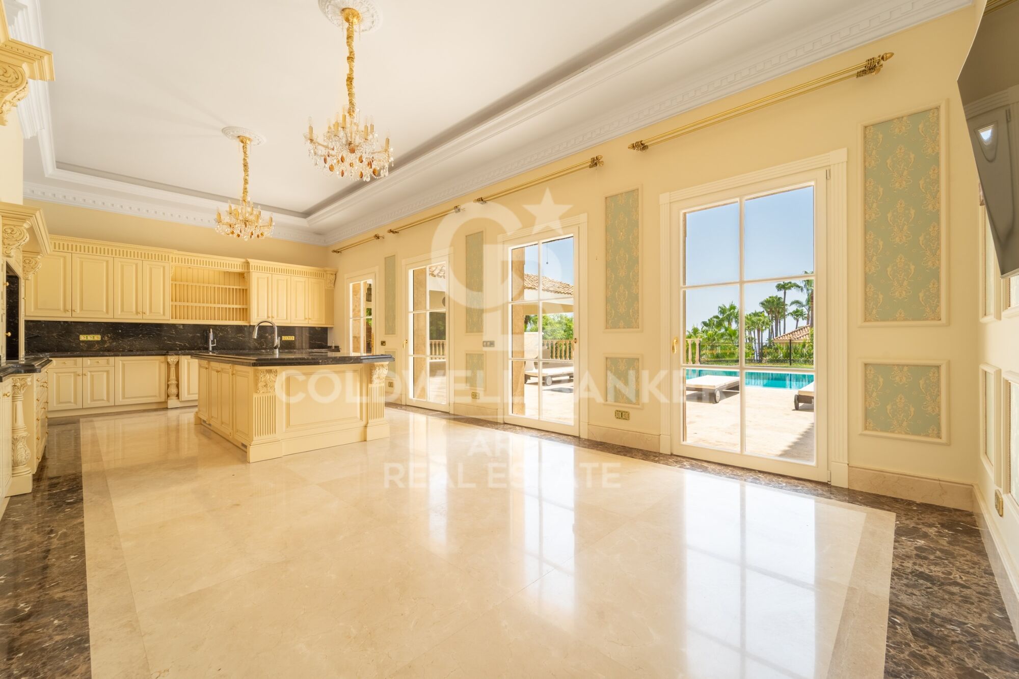 Résidence Unique avec Vue sur la Mer Méditerranée à Sierra Blanca, Marbella