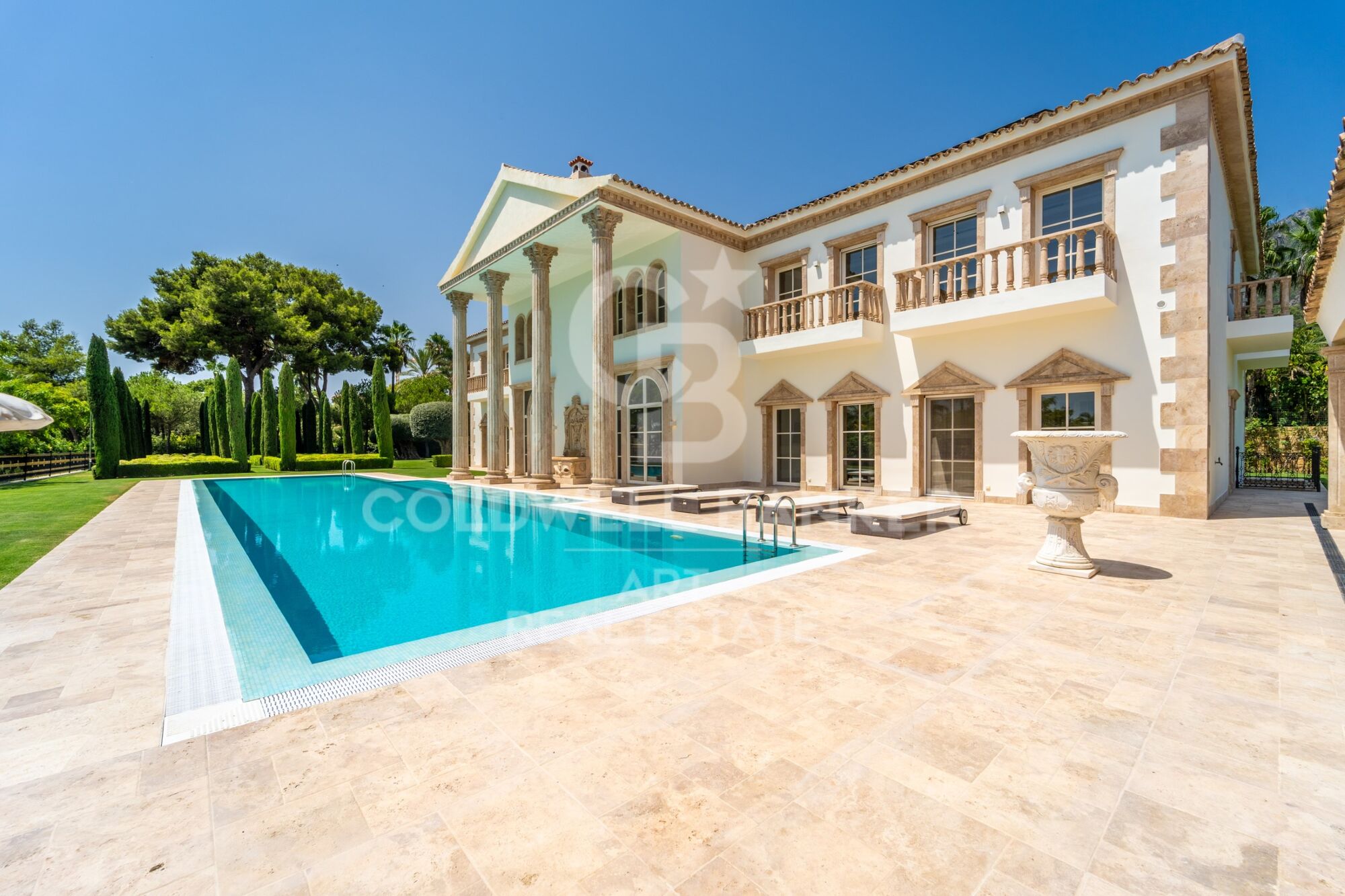 Résidence Unique avec Vue sur la Mer Méditerranée à Sierra Blanca, Marbella
