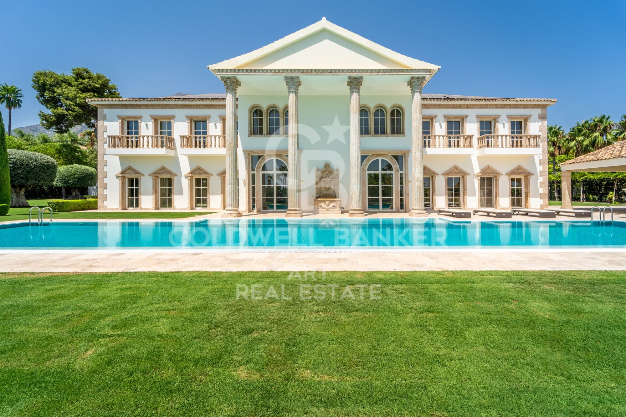 Résidence Unique avec Vue sur la Mer Méditerranée à Sierra Blanca, Marbella