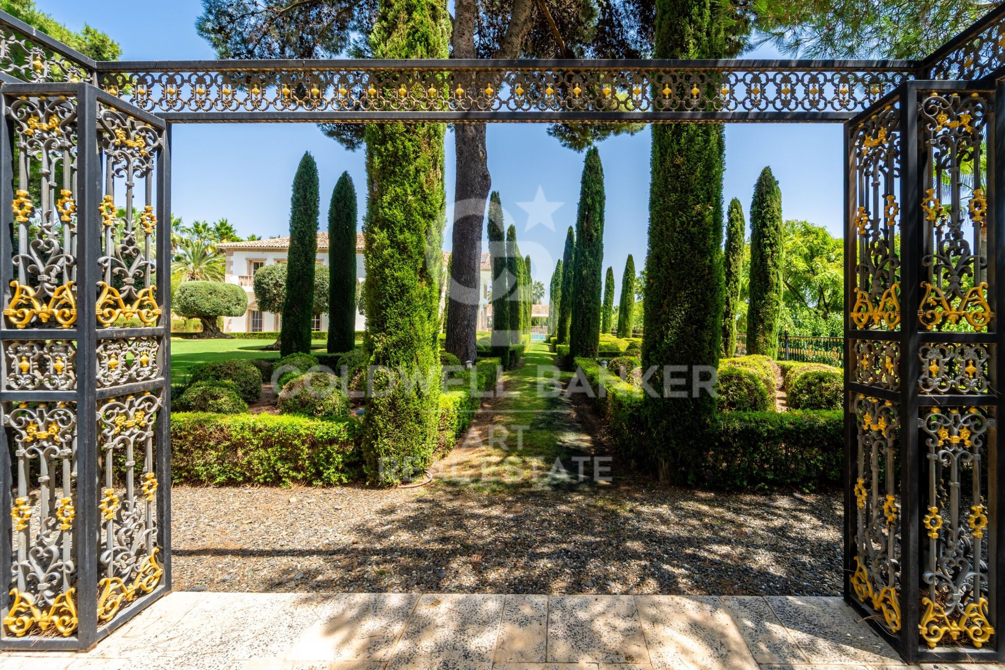 Résidence Unique avec Vue sur la Mer Méditerranée à Sierra Blanca, Marbella