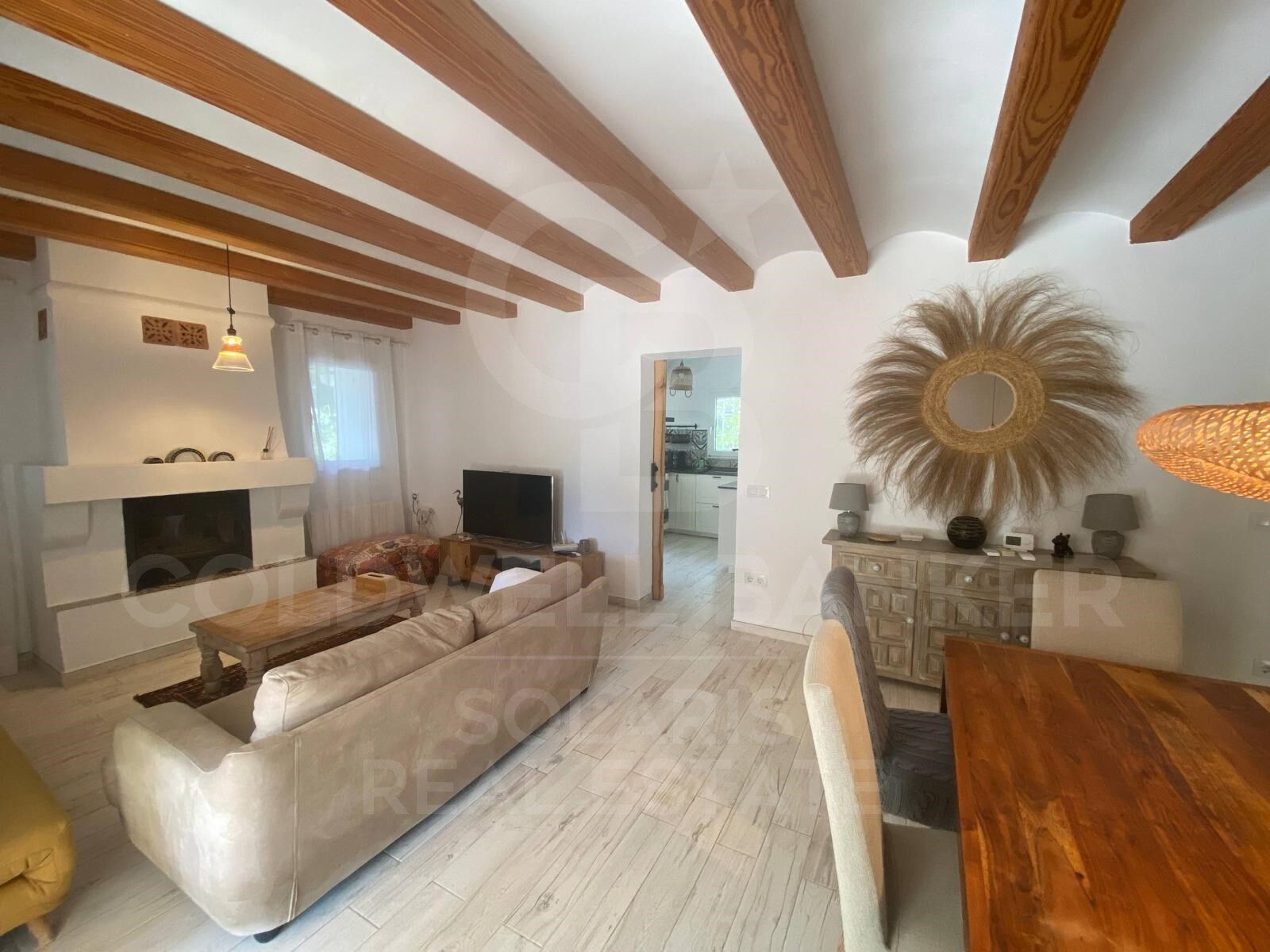 Villa rénovée avec piscine, grand jardin et garage à louer