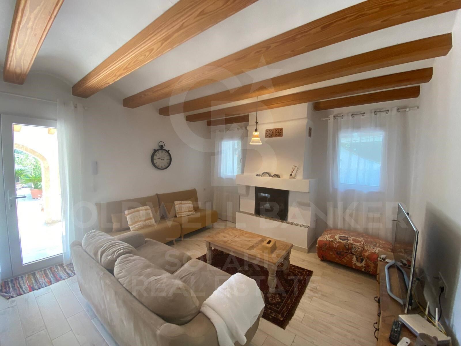 Villa rénovée avec piscine, grand jardin et garage à louer