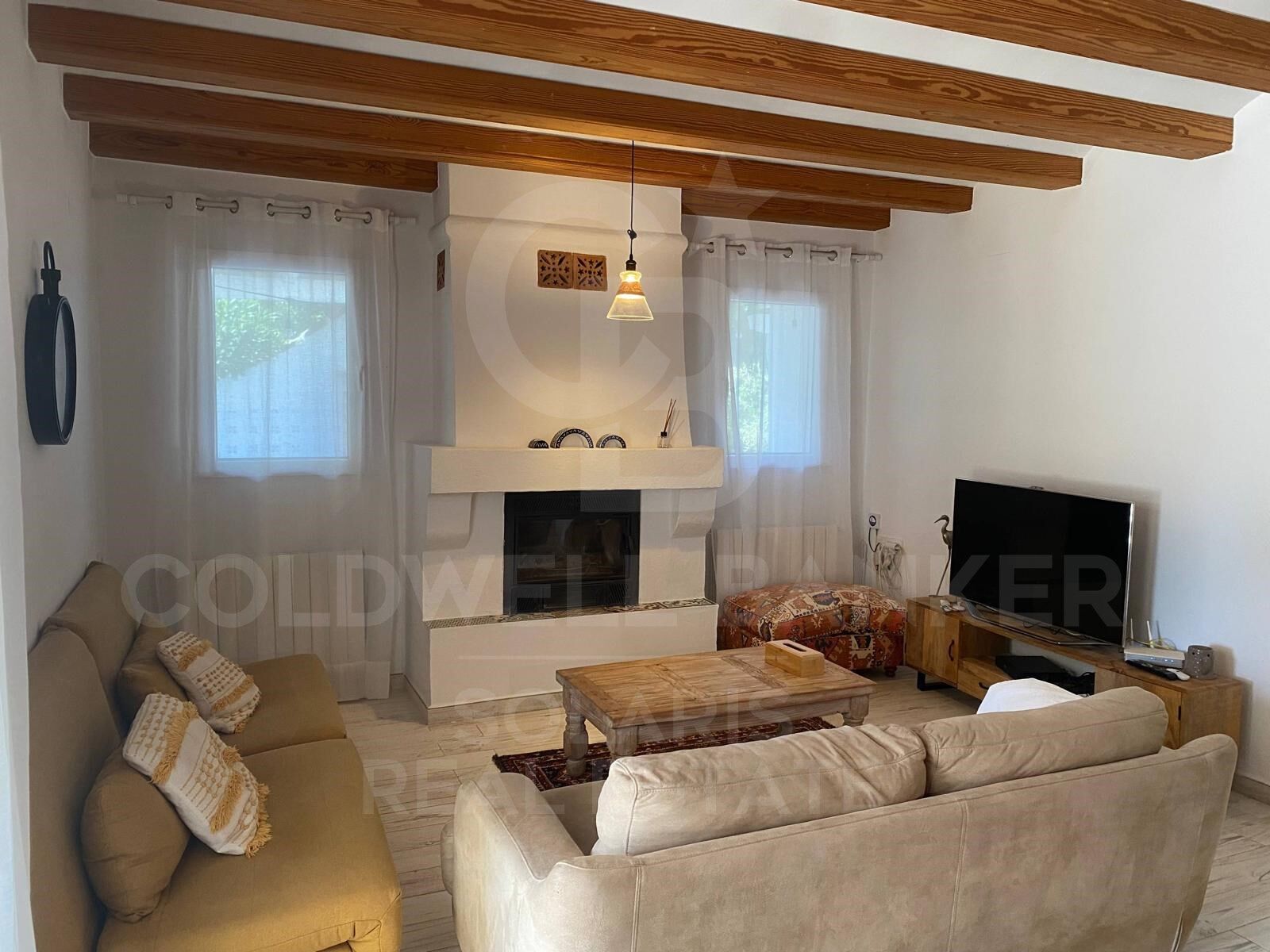 Villa rénovée avec piscine, grand jardin et garage à louer