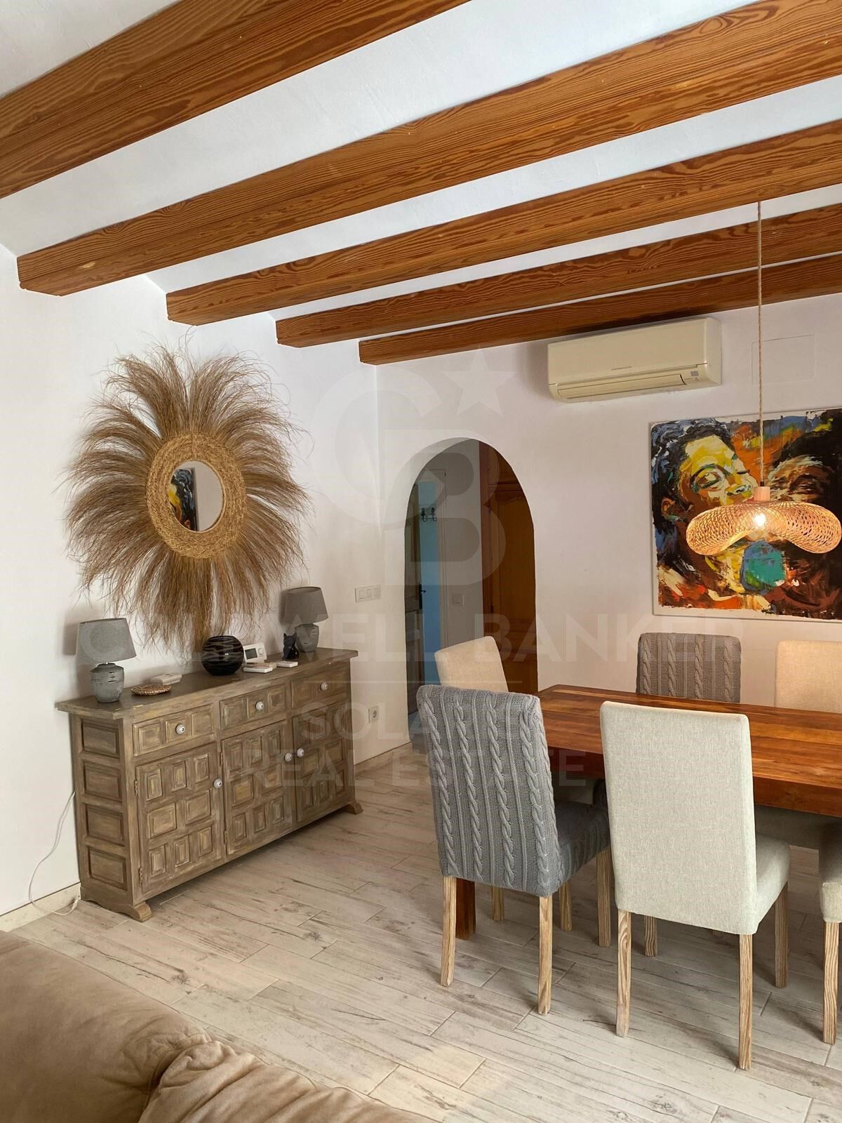 Villa rénovée avec piscine, grand jardin et garage à louer