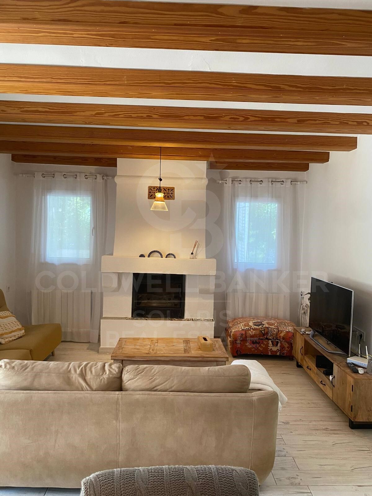 Villa rénovée avec piscine, grand jardin et garage à louer