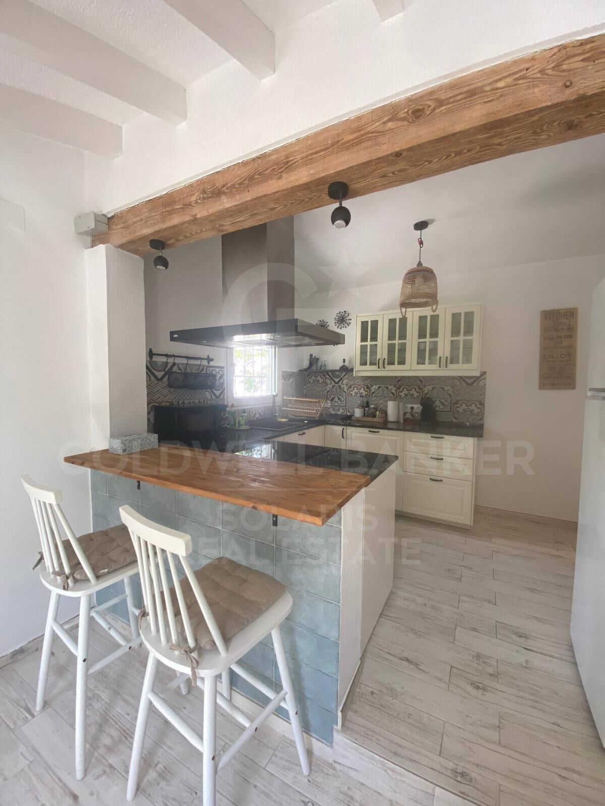 Villa rénovée avec piscine, grand jardin et garage à louer